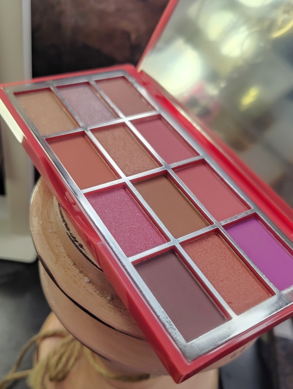 Illuminati makeup Nwot
